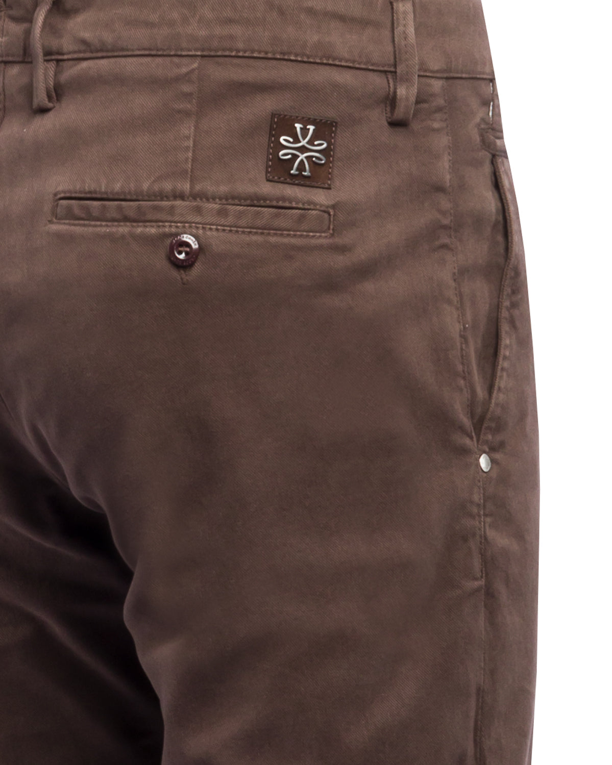 CHINOS, BOBBY