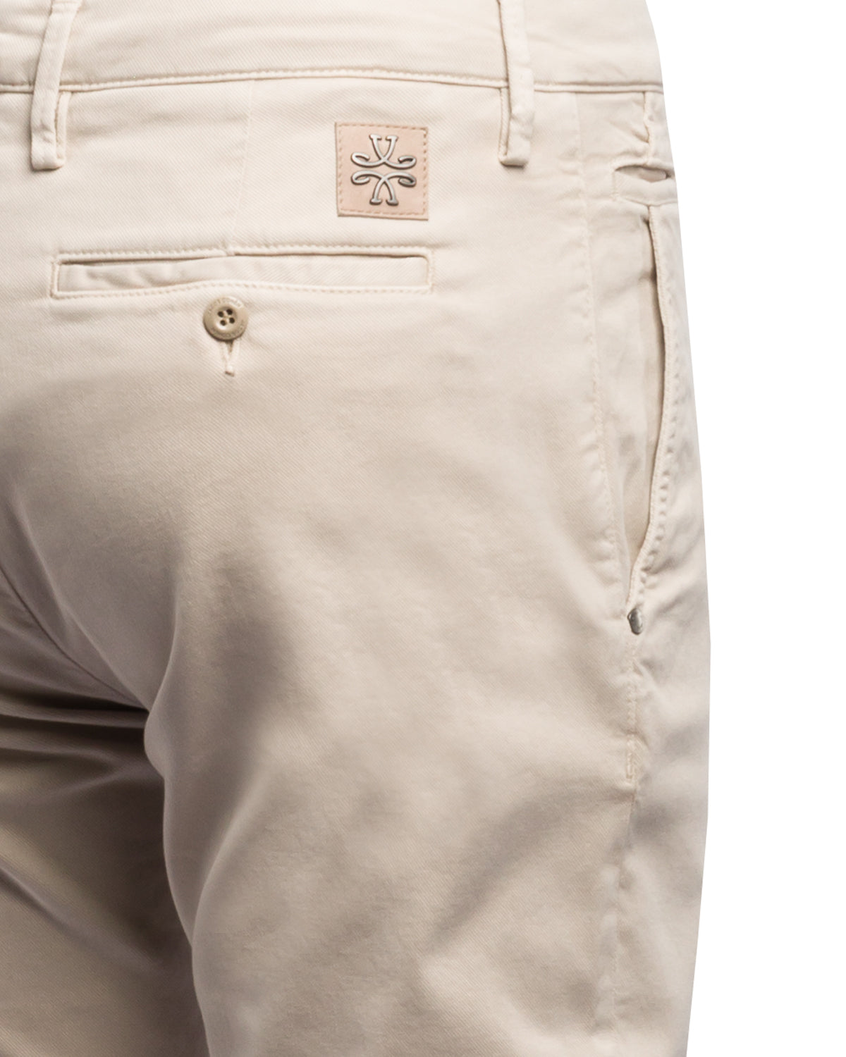 CHINOS, BOBBY
